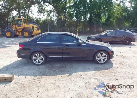 2008 Mercedes-Benz C 300 Luxury/Sport z USA, uszkodzony, nr VIN WDDGF54X68R010384